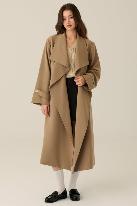 The casual trench coat in khaki