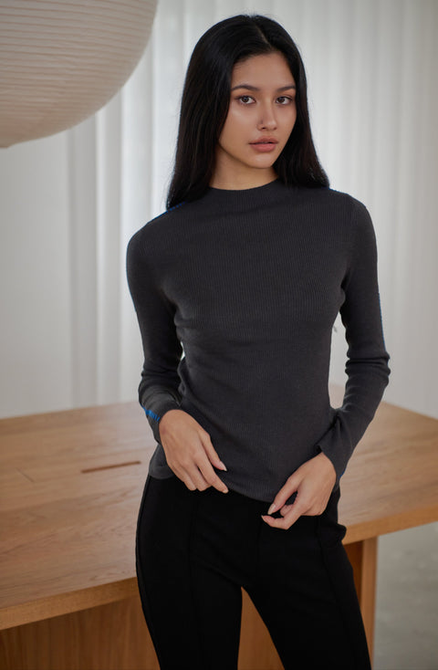 Stiching turtle neck wool top in grey