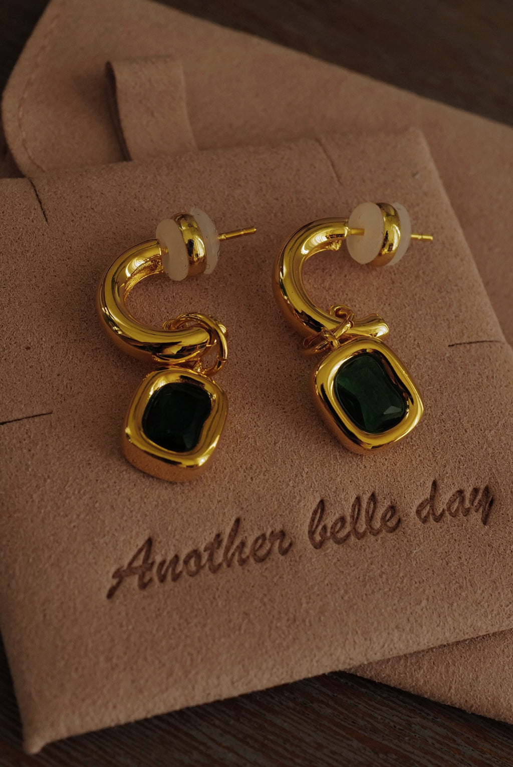 Feeling lucky green eyes earrings