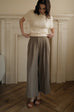 Clean fit high waisted pants in khaki